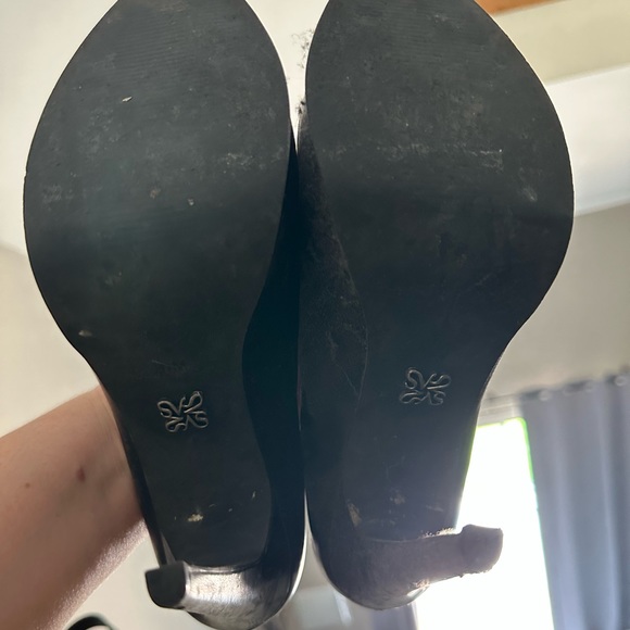 Vera Wang Heels - Picture 2 of 3